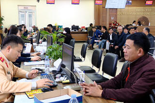 <a href="/thoi-su" title="Thời sự" rel="dofollow">Thời Sự</a>