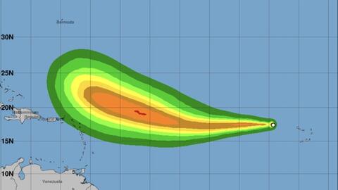 Bão Erin mạnh nhất từ đầu mùa sắp đạt cực đại, đường đi rất khó lường