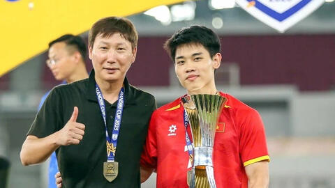 Huấn luyện viên Kim Sang Sik: Người viết nên trang sử mới cho bóng đá Việt Nam