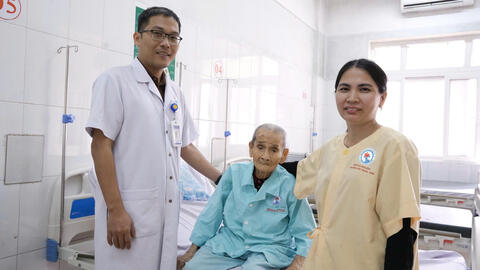 Phẫu thuật thay khớp háng cho Mẹ Việt Nam Anh hùng 106 tuổi ở Quảng Trị