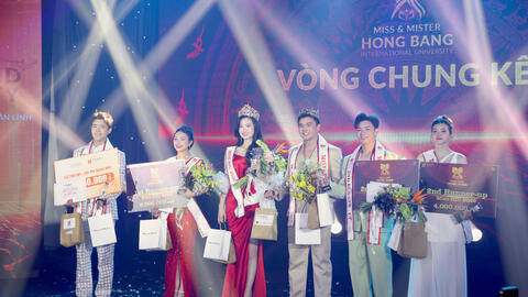 Sinh viên thi nhan sắc ở trường đại học, được rèn gì?