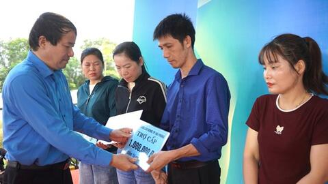 LĐLĐ TP Hải Phòng đóng góp hơn 3 tỉ đồng vào Quỹ Từ thiện Công đoàn thành phố