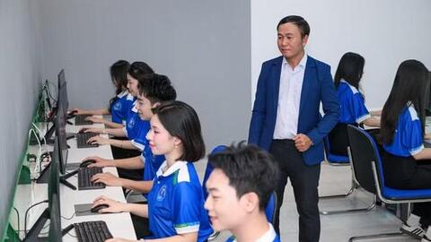 Công nghệ số: Đừng sợ AI, hãy hiểu mình