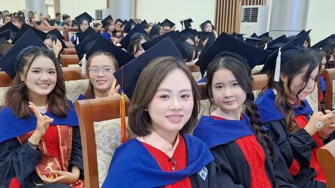Trường ĐH Ngoại ngữ Huế trao bằng cho hơn 1.000 tân tiến sĩ, thạc sĩ và cử nhân