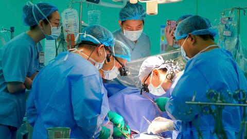Ghép tim xuyên Việt cứu sống bé trai 15 tuổi suy tim giai đoạn cuối