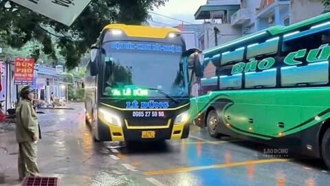 Thông xe tuyến Quốc lộ 6 qua Sơn La sau nhiều giờ tê liệt vì sạt lở
