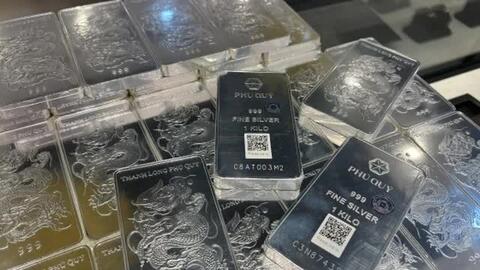 Giá bạc hôm nay 24/8/2026: Bạc áp sát mốc 70 USD/ounce