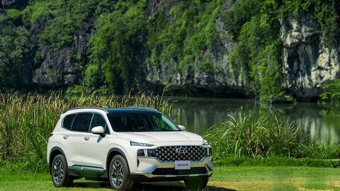 Giá Hyundai Santa Fe Hybrid có đáy mới: Lần đầu về mốc 1,235 tỷ, không còn chạm chân Palisade