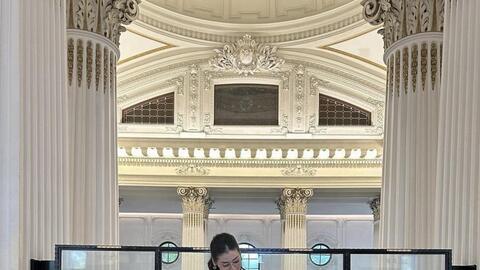 Siêng đưa con trai tới nơi này khi đi du lịch nước ngoài, Á hậu Tú Anh được khen ngợi hết lời