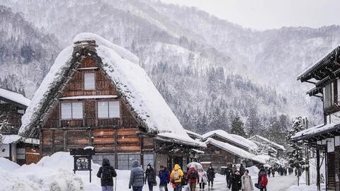 Thấy gì từ việc người Việt ồ ạt đi du lịch nước ngoài?