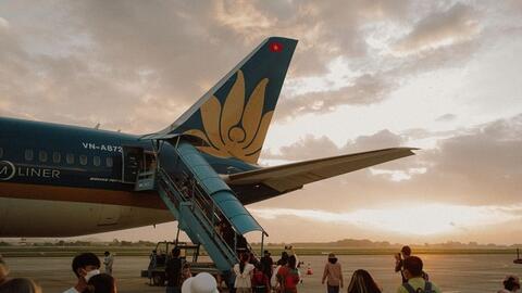 Nóng thị trường vé máy bay dịp 30/4