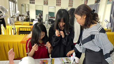 Khai giảng lớp Trung cấp tạo mẫu và chăm sóc sắc đẹp ở Đà Nẵng