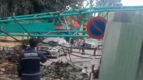 Gãy cần cẩu ở Đà Nẵng, suýt gây tai nạn cho người đi đường