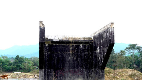 Cầu tiền tỷ xây xong rồi bỏ hoang