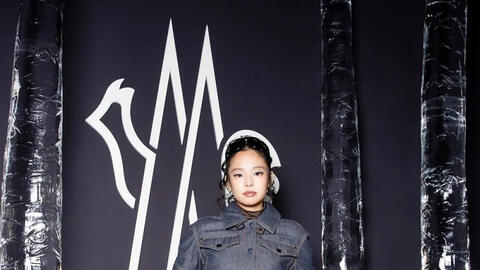 Jennie (BLACKPINK) diện trang phục táo bạo gây tranh cãi