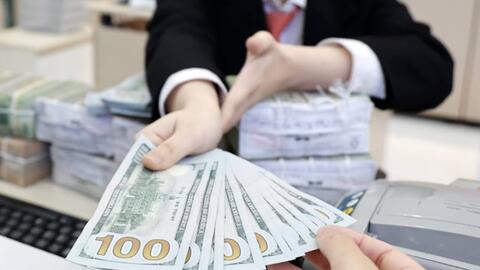 Tỷ giá chịu áp lực tăng, lãi suất huy động hạ nhiệt