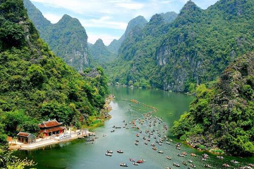 Doanh thu du lịch Ninh Bình tăng mạnh, đạt trên 7.000 tỷ đồng