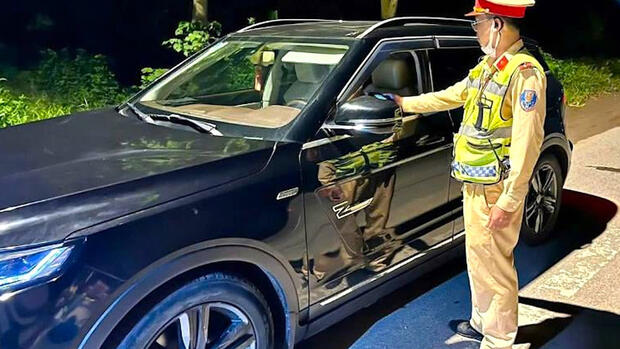 Công an Hưng Yên xử lý gần 400 tài xế vi phạm nồng độ cồn sau 3 ngày ra quân