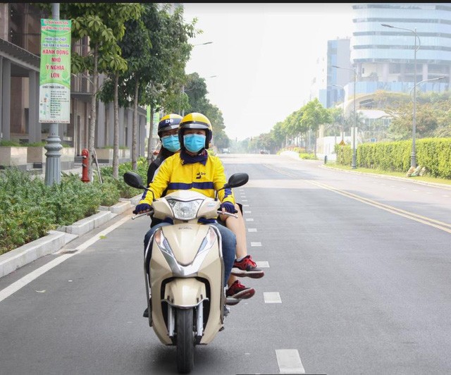 Tài xế chống dịch hiệu quả được tặng gói bảo hiểm trị giá 350 triệu đồng - Ảnh 4. Tài xế chống dịch hiệu quả được tặng gói bảo hiểm trị giá 350 triệu đồng - Ảnh 4.