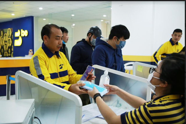 Tài xế chống dịch hiệu quả được tặng gói bảo hiểm trị giá 350 triệu đồng - Ảnh 1. Tài xế chống dịch hiệu quả được tặng gói bảo hiểm trị giá 350 triệu đồng - Ảnh 1.