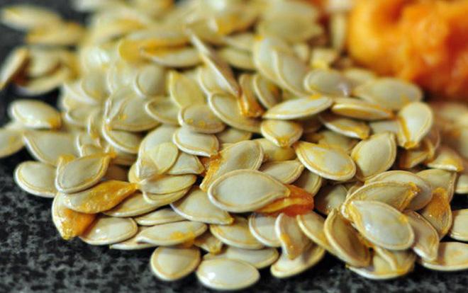 Những lợi ích sức khoẻ không ngờ của hạt bí đỏ - Ảnh 1. Những lợi ích sức khoẻ không ngờ của hạt bí đỏ - Ảnh 1.