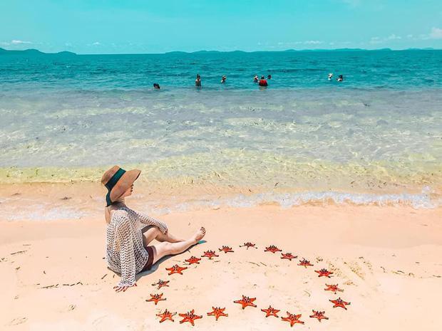 Từ vụ sao biển chết khô ở Phú Quốc: Dân mạng tiếp tục đào thêm hàng loạt hình sống ảo đầy tội lỗi của du khách - Ảnh 7. Từ vụ sao biển chết khô ở Phú Quốc: Dân mạng tiếp tục đào thêm hàng loạt hình sống ảo đầy tội lỗi của du khách - Ảnh 7.