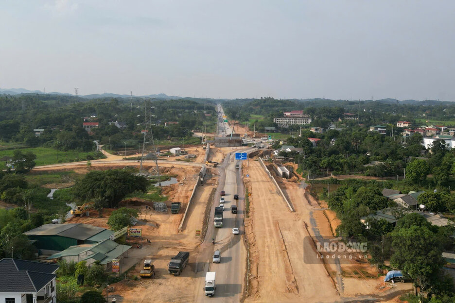 Toàn cảnh khu vực điểm cuối cao tốc Tuyên Quang - Phú Thọ. Ảnh: Tô Công.