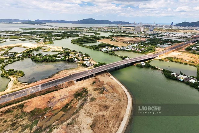 Gia Lai khánh thành 2 tuyến giao thông chiến lược mừng Đại hội Đảng bộ tỉnh