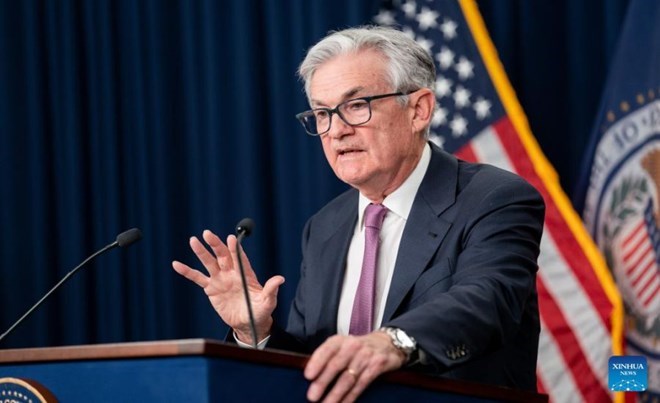 Fed hạ lãi suất nhằm đối phó nền kinh tế bất ổn