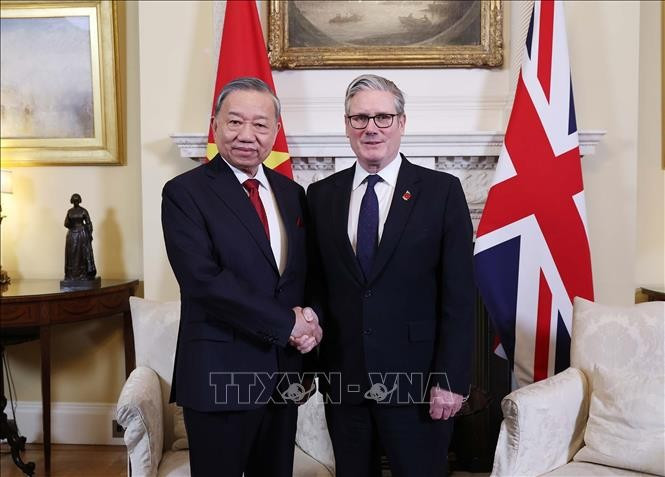 Tổng Bí thư Tô Lâm và Thủ tướng Liên hiệp Vương quốc Anh và Bắc Ireland Keir Starmer. Ảnh: Thống Nhất/TTXVN thu-tuong-anh-chu-tri-le-don-chinh-thuc-va-hoi-dam-voi-tong-bi-thu-to-lam-3.jpg