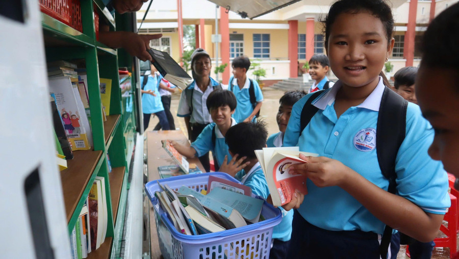 HS Trường THCS Trung Bình (xã Trần Đề, TP Cần Thơ) tham gia Ngày hội sách “Chuyến xe tri thức” năm 2025. phat-huy-dong-bo-chinh-sach-2.jpg