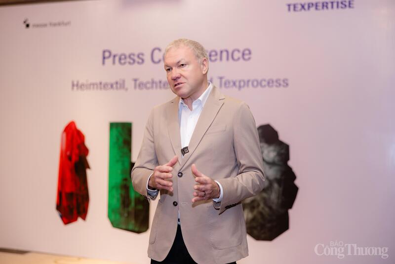 Ông Olaf Schmidt - Phó Chủ tịch phụ trách Dệt may và Công nghệ dệt, Tập đoàn Messe Frankfurt GmbH