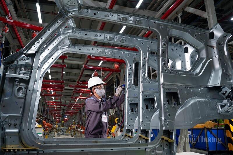 Hà Tĩnh phấn đấu trở thành một trong những trung tâm công nghiệp luyện kim, chế tạo sau thép, năng lượng tái tạo, sản xuất ô tô và linh kiện, logistics quan trọng của khu vực Bắc Trung Bộ và cả nước. Ảnh: VinFast Hà Tĩnh