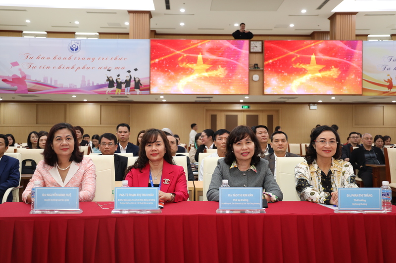 Ban Chỉ đạo hội nghị và các đại biểu tham dự