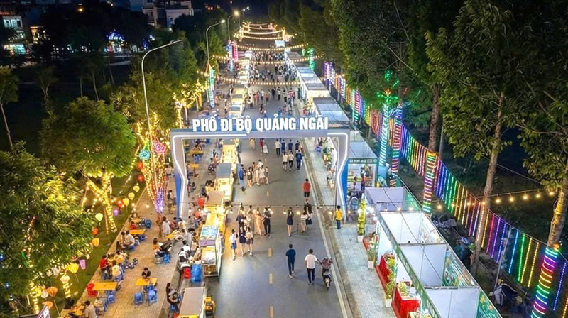 Hình thành phố đêm được xem là hướng đi phù hợp trong phát triển dịch vụ, du lịch. Ảnh: Tuệ Lâm