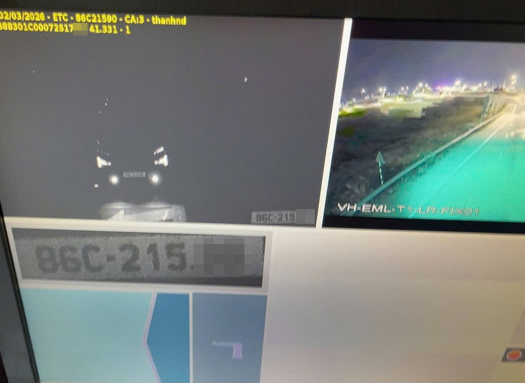 Hệ thống ghi nhận thông tin phương tiện qua trạm thu phí. Ảnh: Phạm Duy