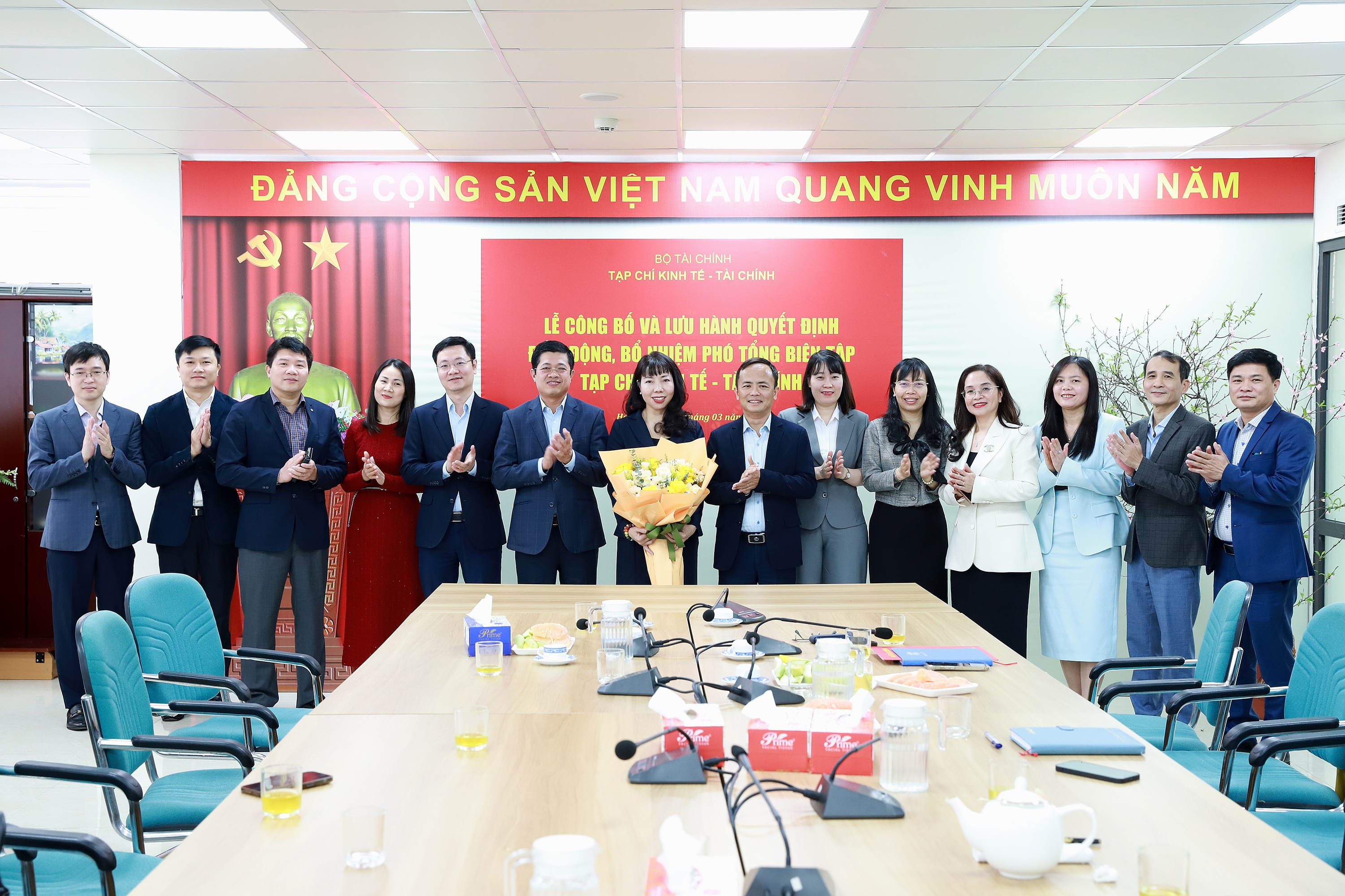 Điều động, bổ nhiệm bà Bùi Thị Thu Hương giữ chức Phó Tổng biên tập Tạp chí Kinh tế - Tài chính Điều động, bổ nhiệm bà Bùi Thị Thu Hương giữ chức Phó Tổng biên tập Tạp chí Kinh tế - Tài chính