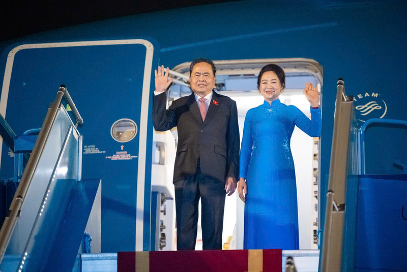 Chủ tịch Quốc hội Trần Thanh Mẫn và Phu nhân cùng Đoàn đại biểu cấp cao Việt Nam lên đường thăm chính thức Italy. Ảnh: Phạm Thắng