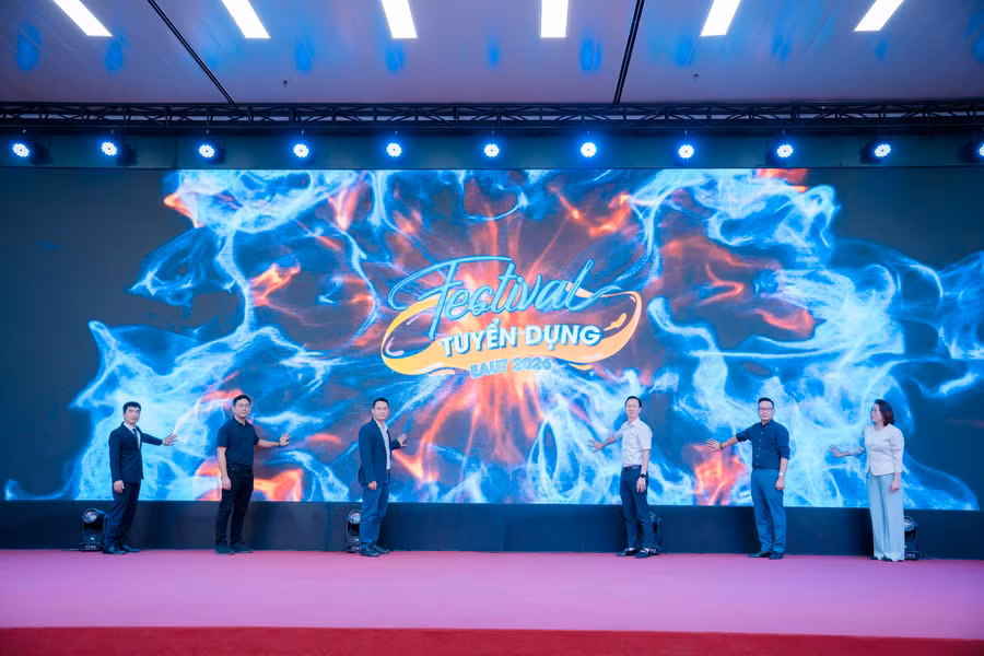 Nghi thức “Kick-off” Festival Tuyển dụng EAUT 2026. anh-4.jpg
