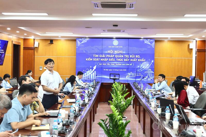 Đại diện các hiệp hội chia sẻ tại hội nghị.