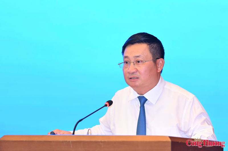 Viện trưởng Viện Nghiên cứu cơ khí Phan Đăng Phong tham luận về chủ đề “Cần Nghị quyết của Quốc hội về cơ chế, chính sách đặc thù phát triển các sản phẩm cơ khí trọng điểm giai đoạn 2026-2045”.