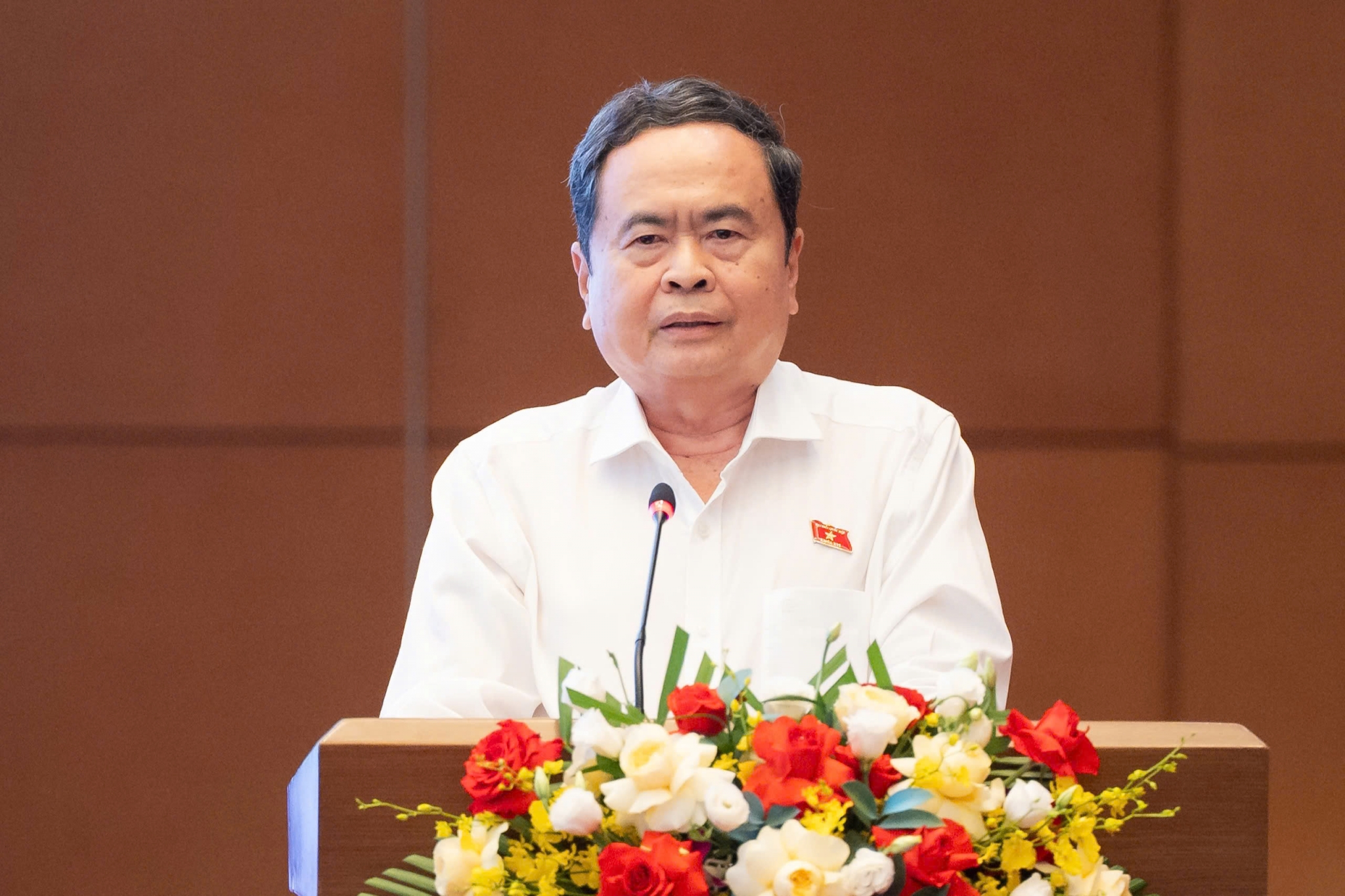 Chuyển mạnh từ bị động chạy theo thực tiễn sang chủ động dẫn dắt lập pháp