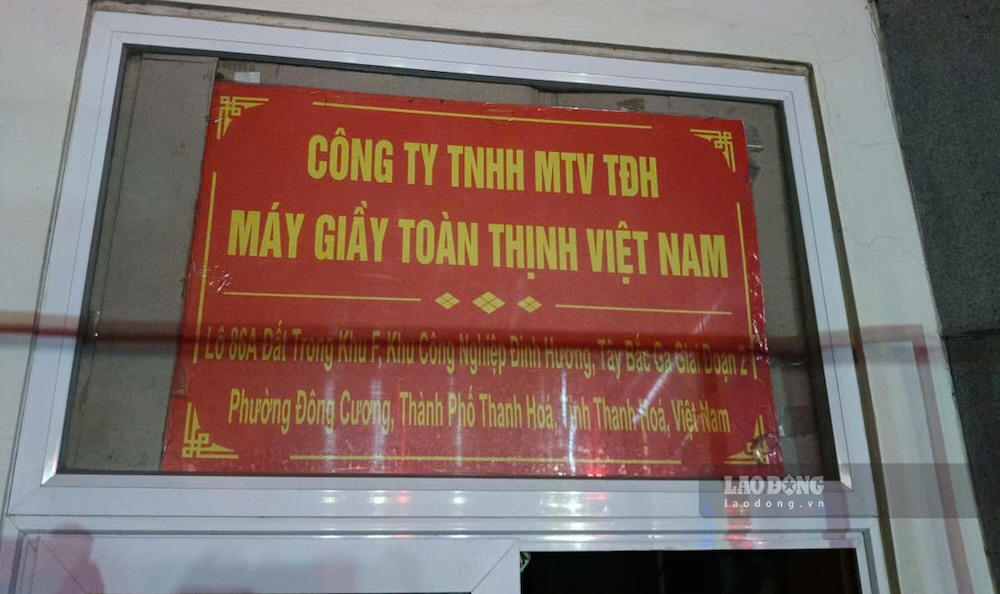 Vụ hỏa hoạn xảy ra tại nhà kho của Công ty TNHH MTV TĐH Máy giày Toàn Thịnh Việt Nam. Ảnh: Quách Du