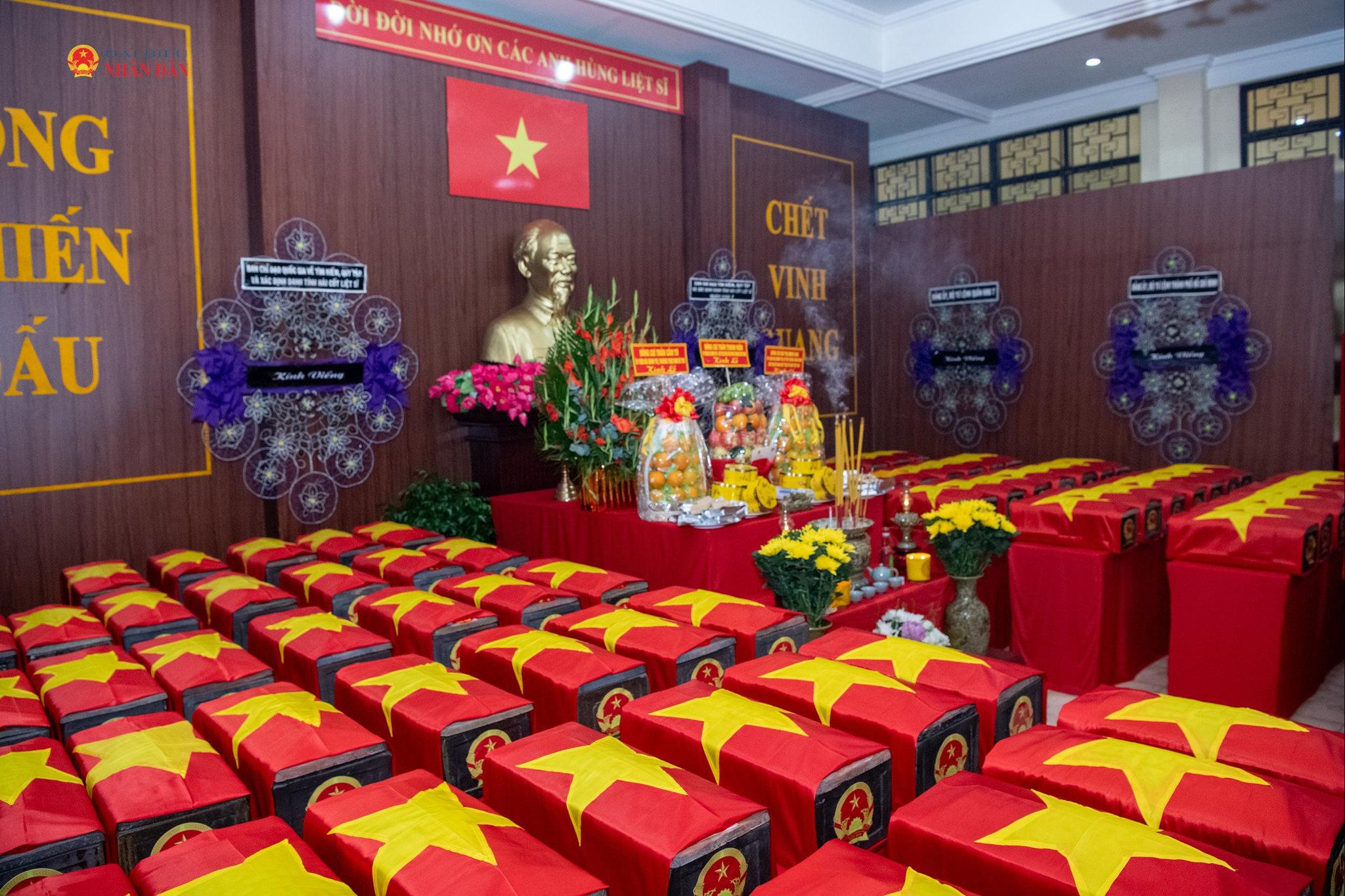 Chủ tịch Quốc hội Trần Thanh Mẫn dâng hương tưởng niệm cố Tổng Bí thư Trần Phú và các Anh hùng liệt sĩ tại Công viên Lê Thị Riêng - 10