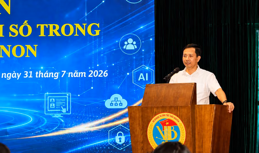 Ông Nguyễn Văn Hưng, Phó Giám đốc Sở GD&ĐT Thái Nguyên phát biểu tại chương trình. mn1.png
