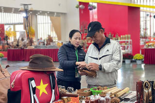 <a href="/thoi-su" title="Thời sự" rel="dofollow">Thời Sự</a>