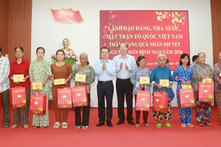 <a href="/thoi-su" title="Thời sự" rel="dofollow">Thời Sự</a>