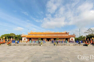 <a href="/thoi-su" title="Thời sự" rel="dofollow">Thời Sự</a>