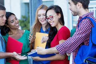 <a href="/thoi-su" title="Thời sự" rel="dofollow">Thời Sự</a>