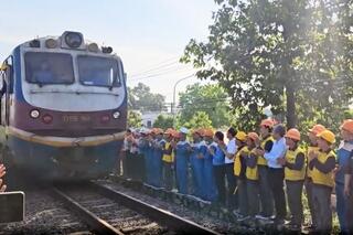 <a href="/giao-thong-van-tai" title="Giao thông vận tải" rel="dofollow">Giao thông vận tải</a>